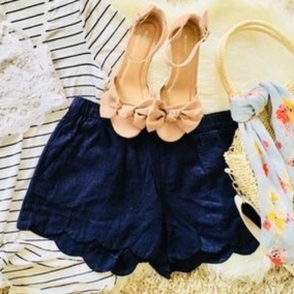 Navy Scalloped Linen Shorts size 6